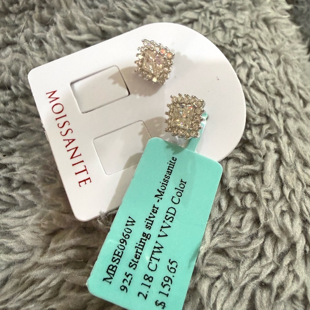 ❤️‍🔥 Moissanite / 925 Silver Stud Earrings - 2.18 Carats